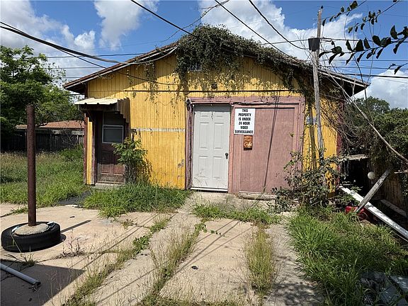 4th image of 4541 Larkspur Ln