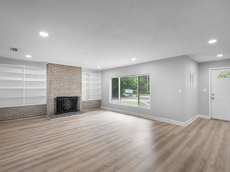 1417 NW 17th St — Photo 3