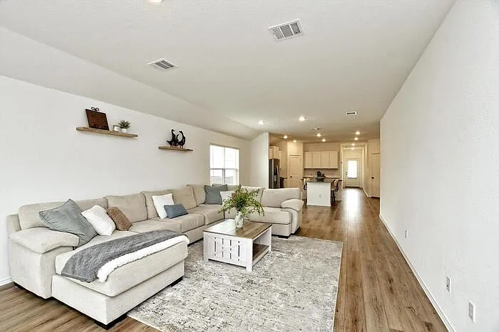 2108 Golden Grain Ln — Photo 8