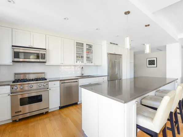 200 East 66th Street image 6 of 22