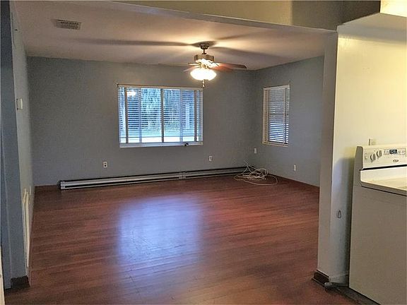 2nd image of 5 Poinsettia Dr