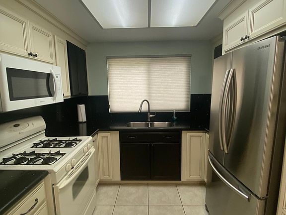 3rd image of 9840 Shirley Gardens Dr Unit 5