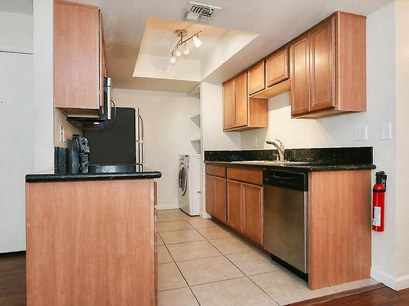 3rd image of 740 W Elm St Unit 217