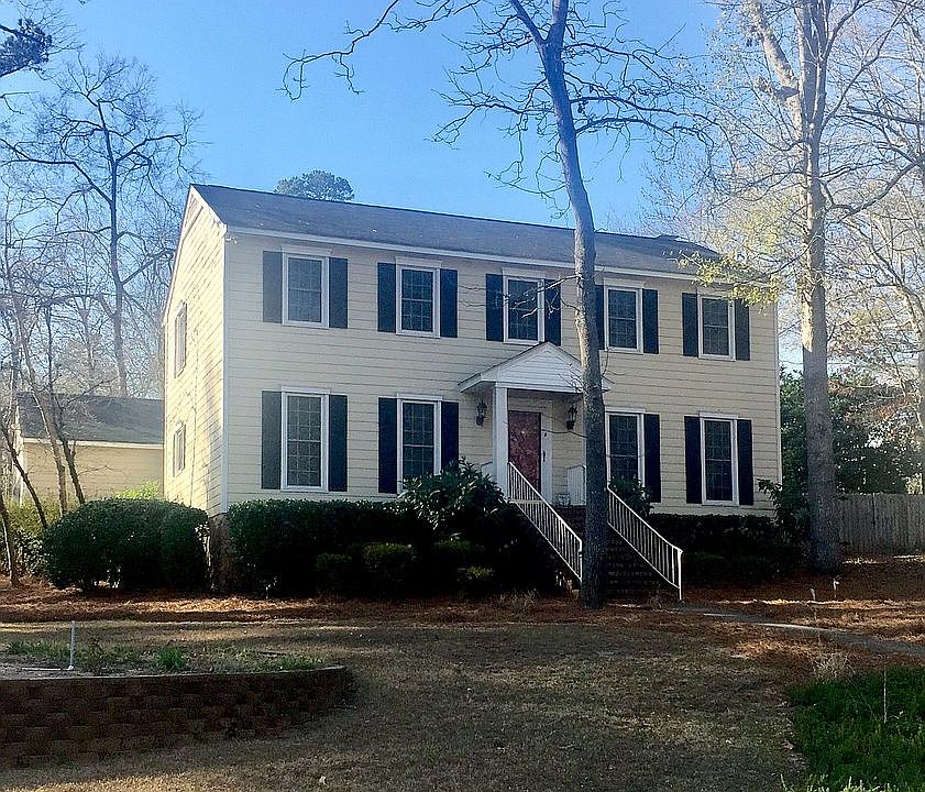 302 Wakefield Lane North