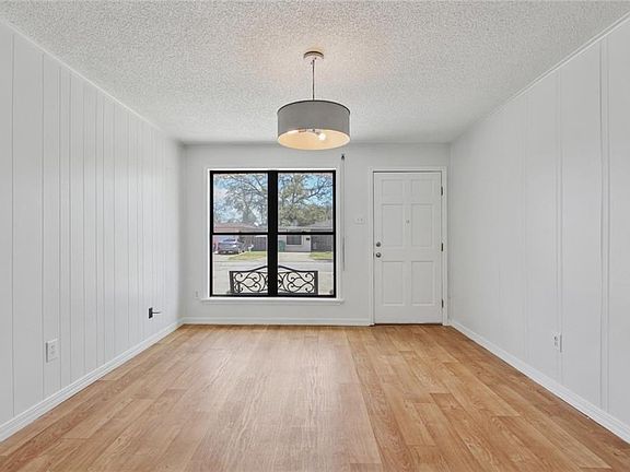 4th image of 1440 Maplewood Dr
