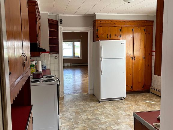 5th image of 138 Hudson Ave Floor 1
