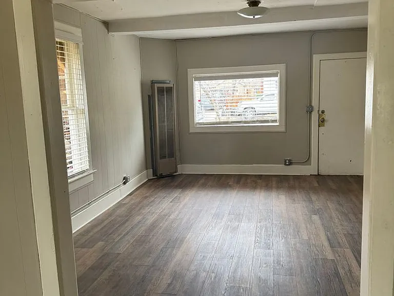 420 S 6th St — Photo 15
