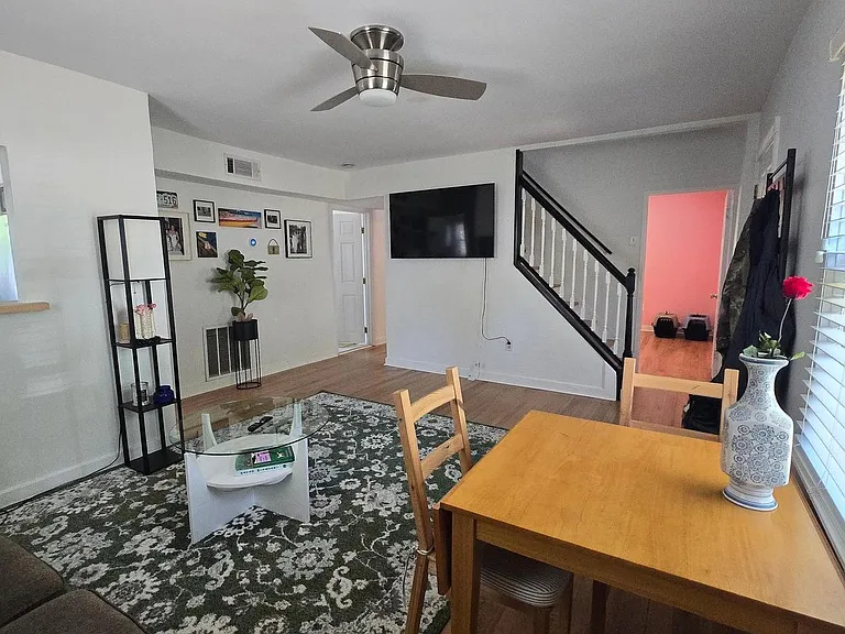 2306 Fort Dr — Photo 2