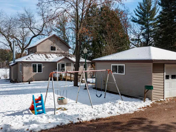 N2942 Highland Ln, Waupaca, WI 54981