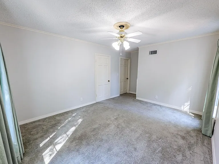 6231 Dillingham Ave — Photo 9