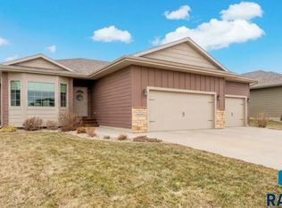 9520 W Keyrell Cir, Sioux Falls, SD 57106