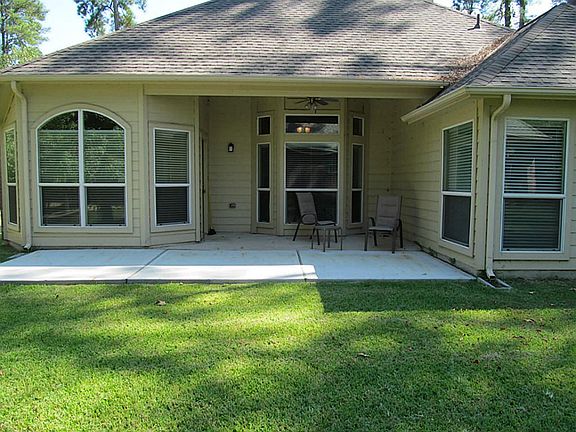 Back view, covered porch with ceiling fan