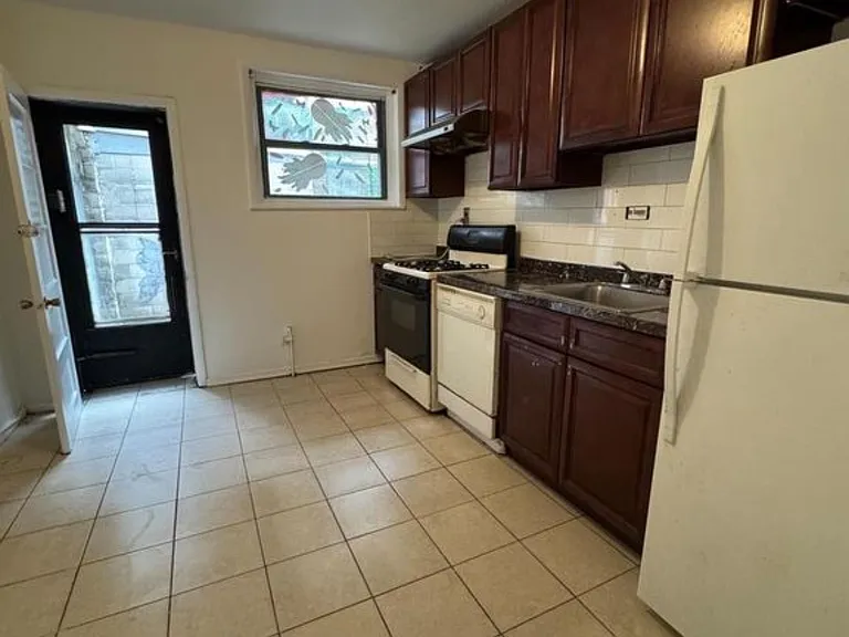 2303 S Mildred St — Photo 2