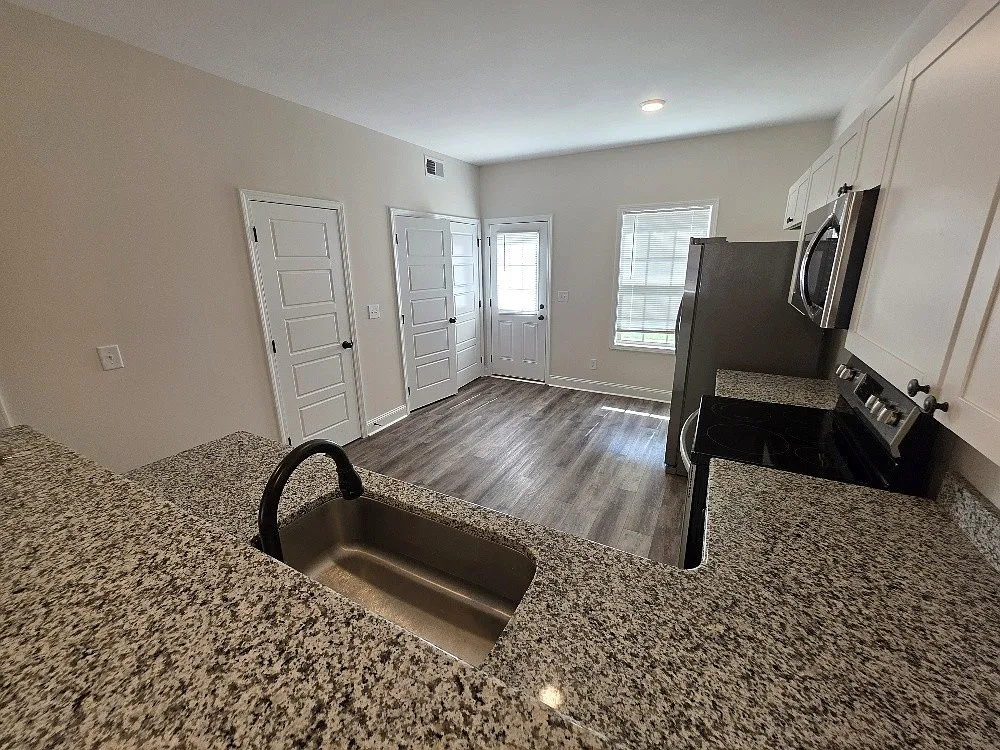 2 bed, 2.5 bath, 1325 sqft, $1,195 — Photo 3