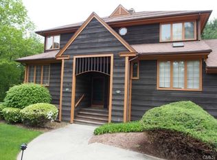 16 Crow Nest Hl, Shelton, CT 06484