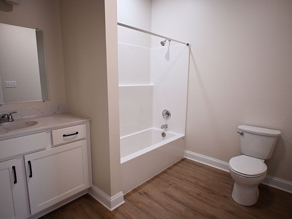 2nd image of 904 Campbell St #111