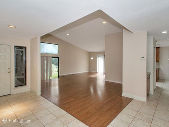 2nd image of 220 Northwood Ct
