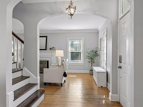 3rd image of 720 W 53rd St