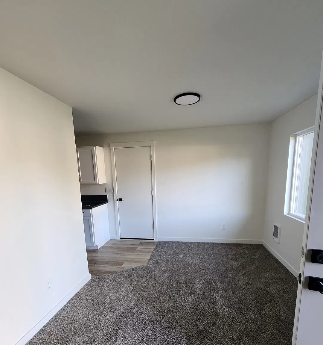 3 bed, 1.5 bath, 1014 sqft, $2,150 — Photo 3