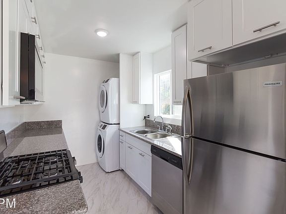 4th image of 870 N El Centro Ave APT 5