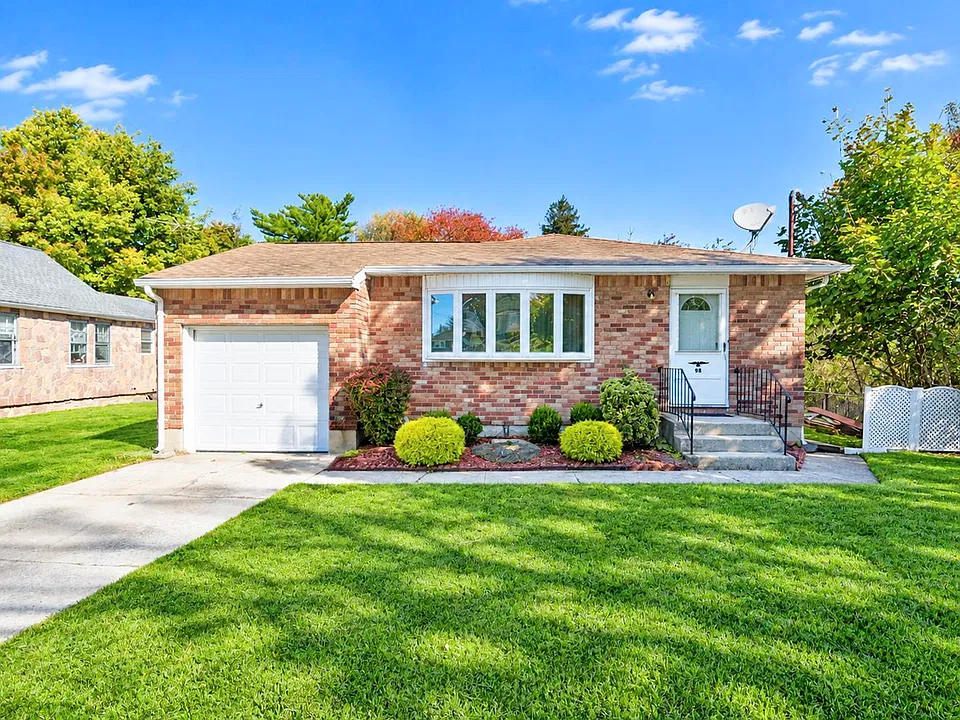 98 Evergreen Ave