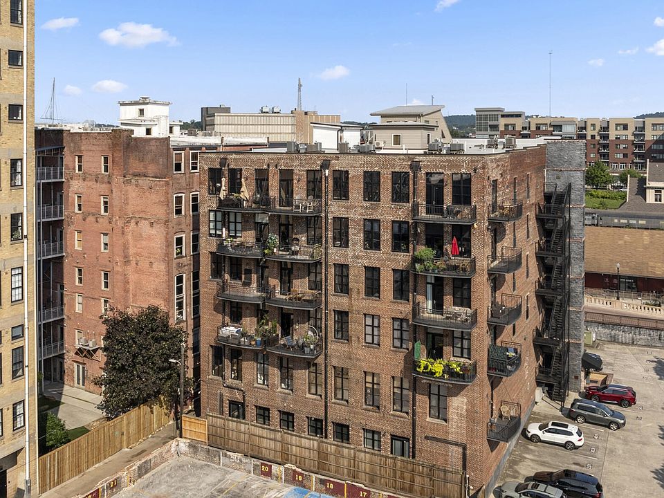 1st image of 220 W Jackson Ave APT 305