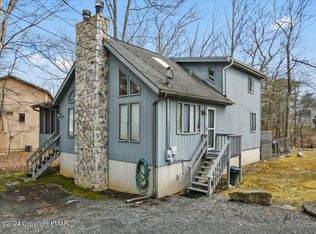 1135 Lancaster Dr, Bushkill, PA 18324