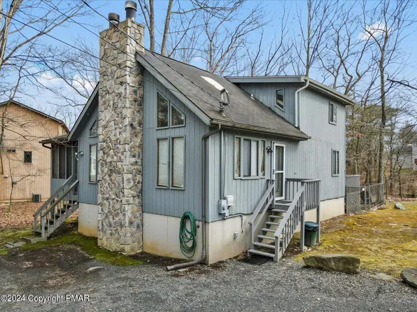 1135 Lancaster Dr, Bushkill, PA 18324