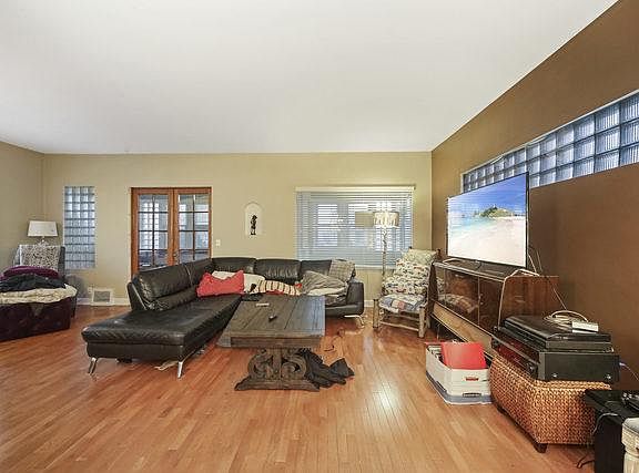 3rd image of 3806 East Ave