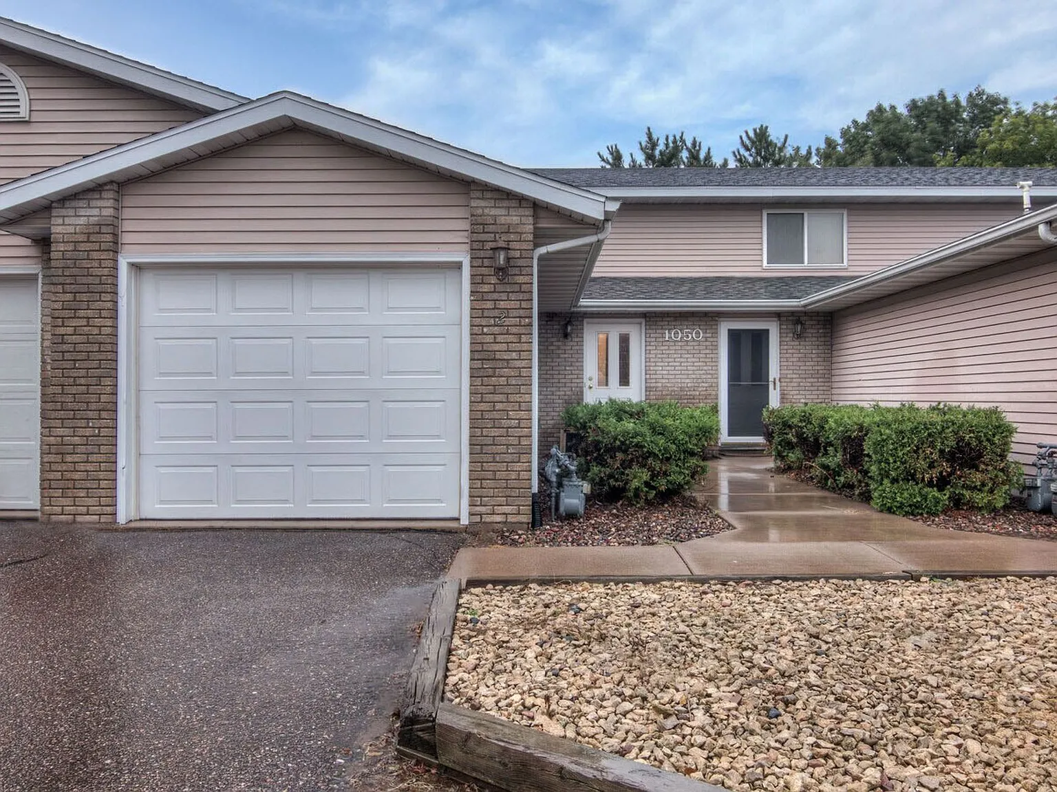 1050 W Hamilton Avenue — Photo 2