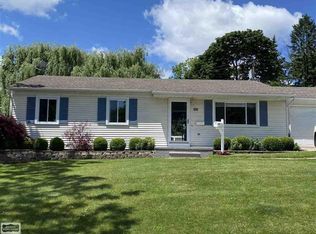 830 S 10th St, Saint Clair, MI 48079