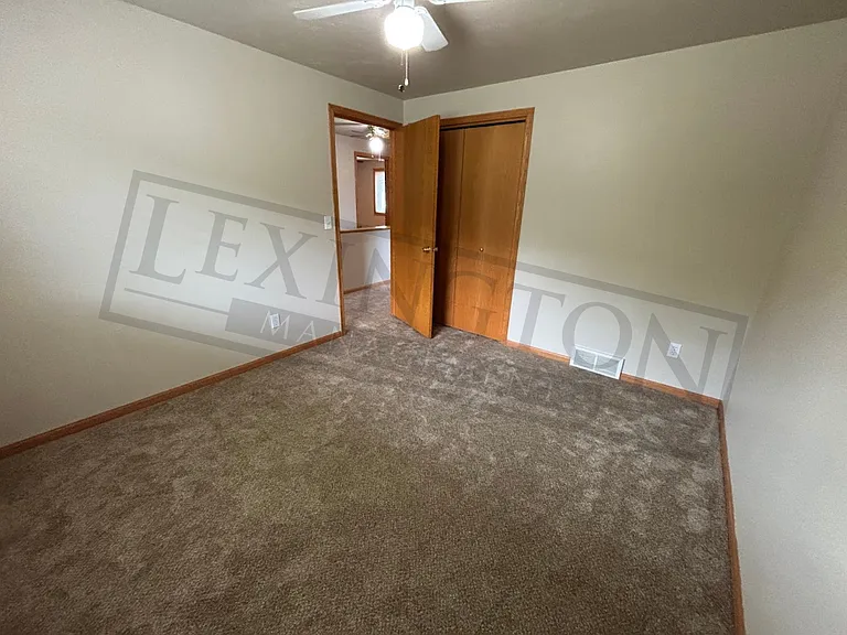 3222 Lakeview Dr — Photo 6
