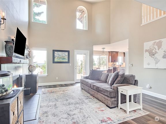3rd image of 5101 Highland Drive SE