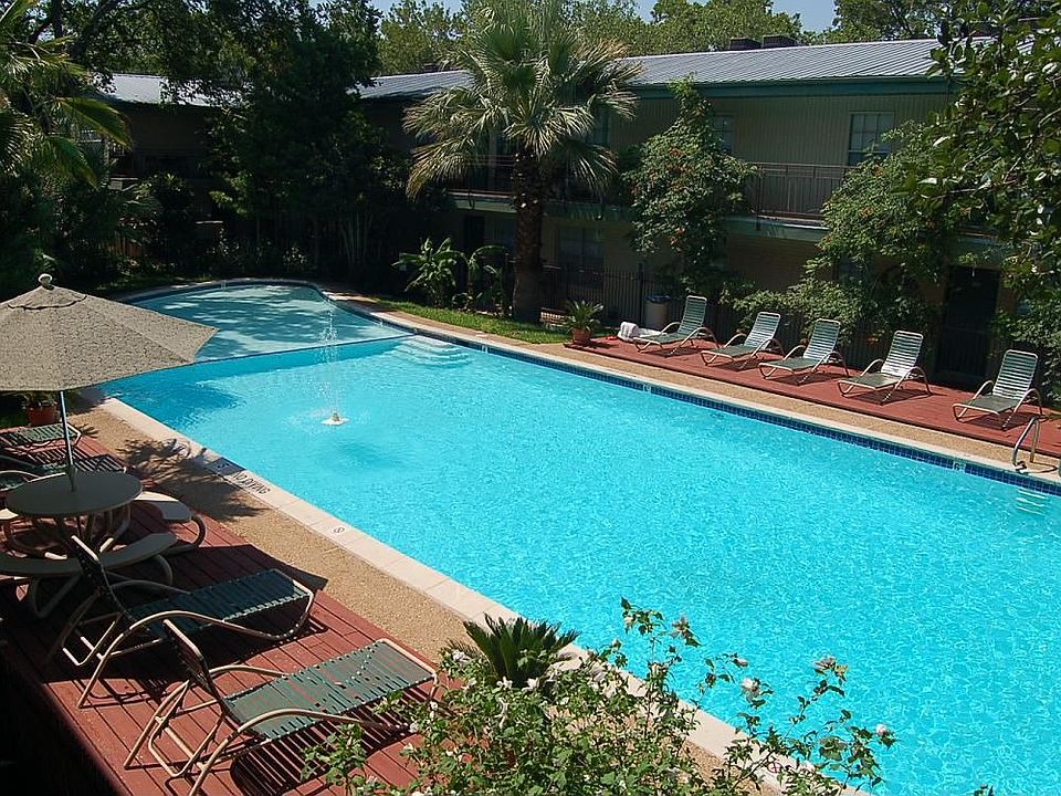 Big Pool in Big Courtyard