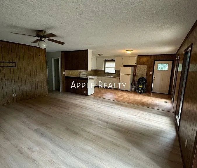925 Fleming Dr — Photo 7