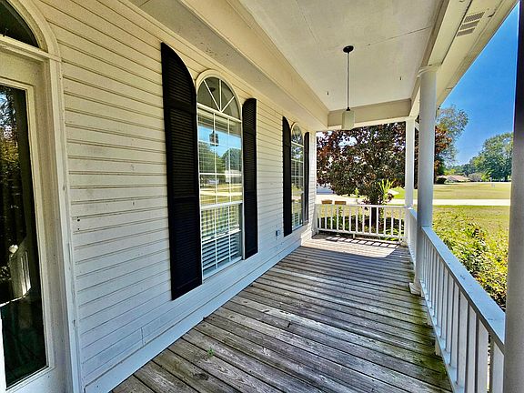 3rd image of 44 Corner Oaks Dr