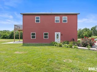 9379 Illini Ln, Palmyra, IL 62674