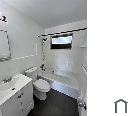 4th image of 2580 NE 182nd Ter