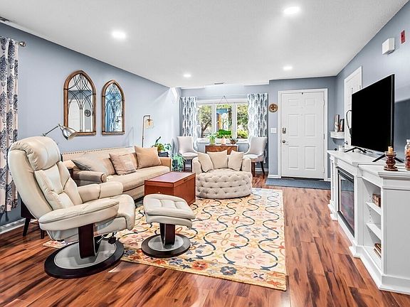 4th image of 66 Pleasant St #6