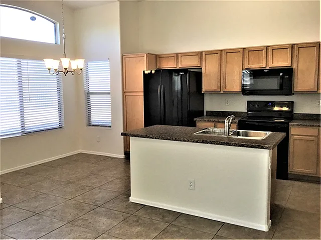 15872 W Adams St — Photo 3