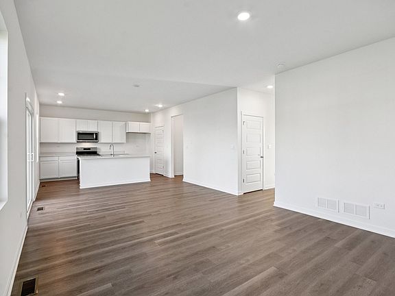5th image of 6569 Walnut Ct