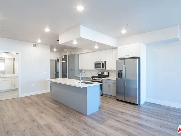 3672 Jasmine Ave #303 — Photo 8