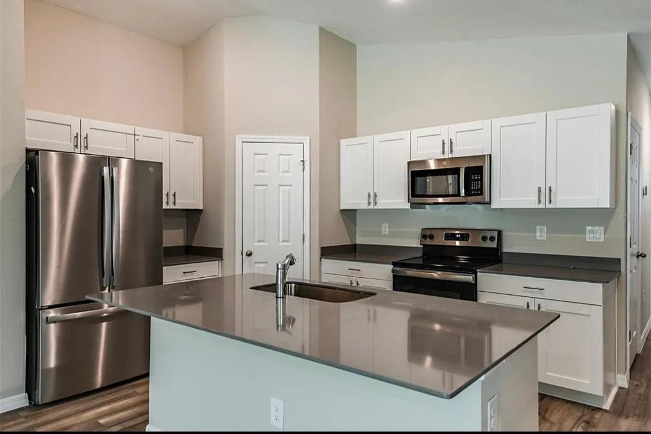 3 bed, 1615 sqft, $2,100 — Photo 3