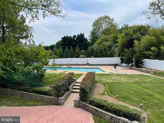 2nd image of 9304 Bells Mill Rd