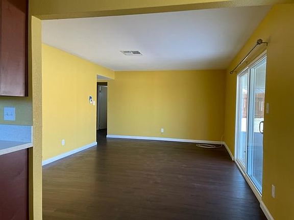 4th image of 73048 Sun Valley Dr