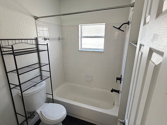 4th image of 211 S Melville Ave APT C