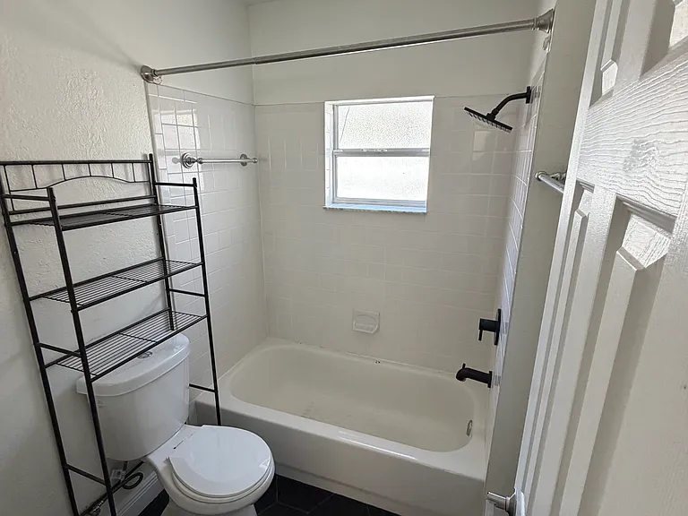 211 S Melville Ave #C — Photo 4