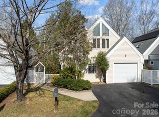 11 Stuart Cir, Asheville, NC 28804
