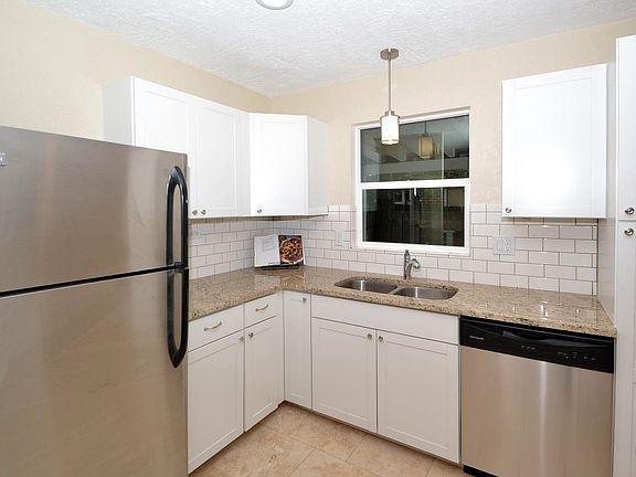 3rd image of 1547 W Dupont Ave