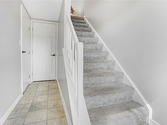 3rd image of 1004 Ryeland Ct